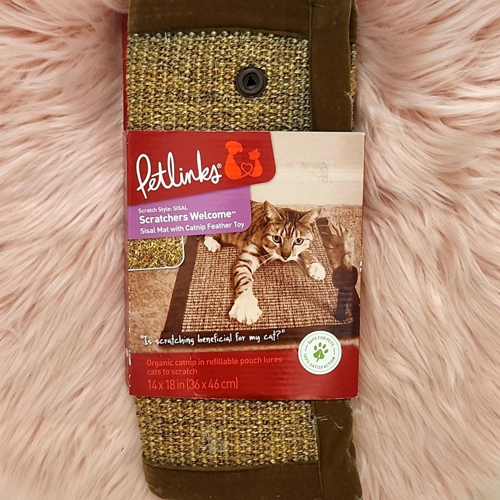 Brand New PETLINKS "SCRATCHERS WELCOME" SISAL MAT W/FEATHER TOY